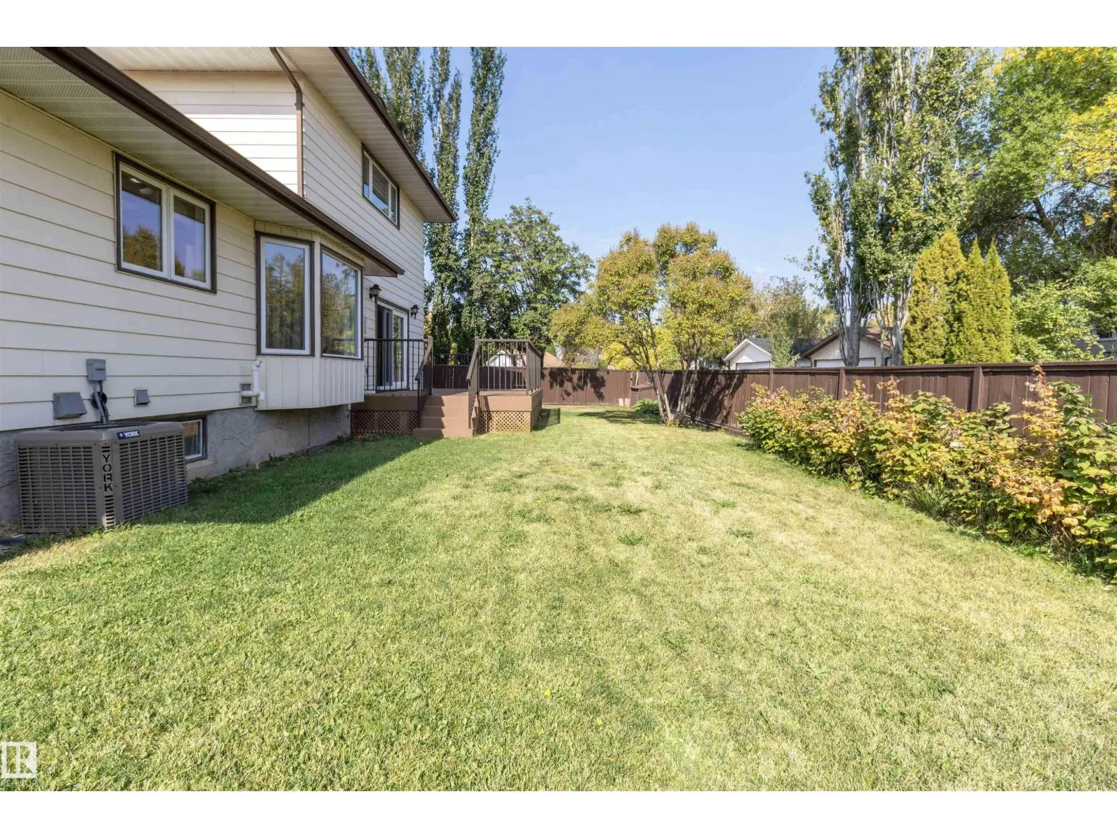 10443 21 AV NW