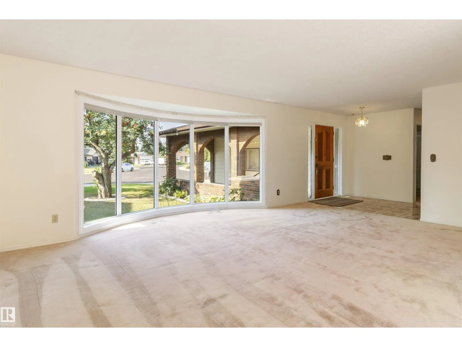 10443 21 AV NW