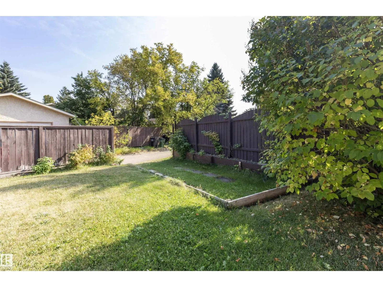10443 21 AV NW