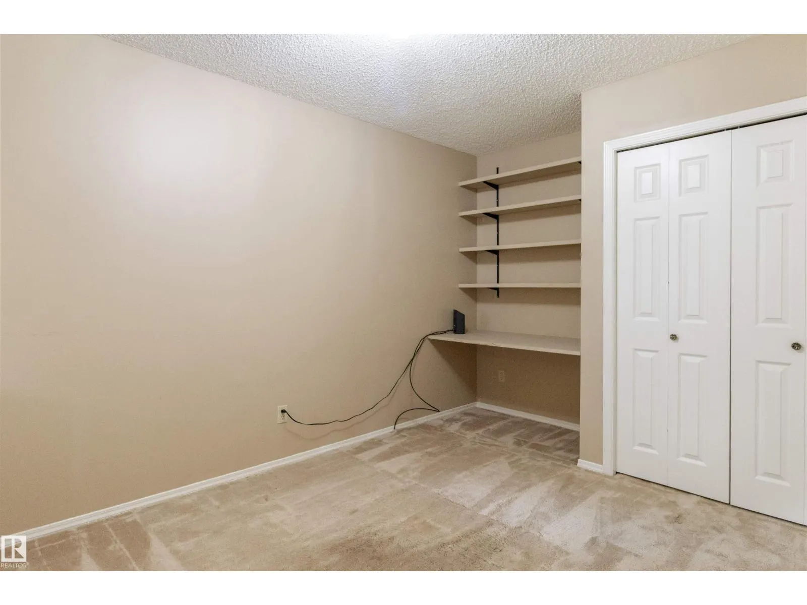 10443 21 AV NW