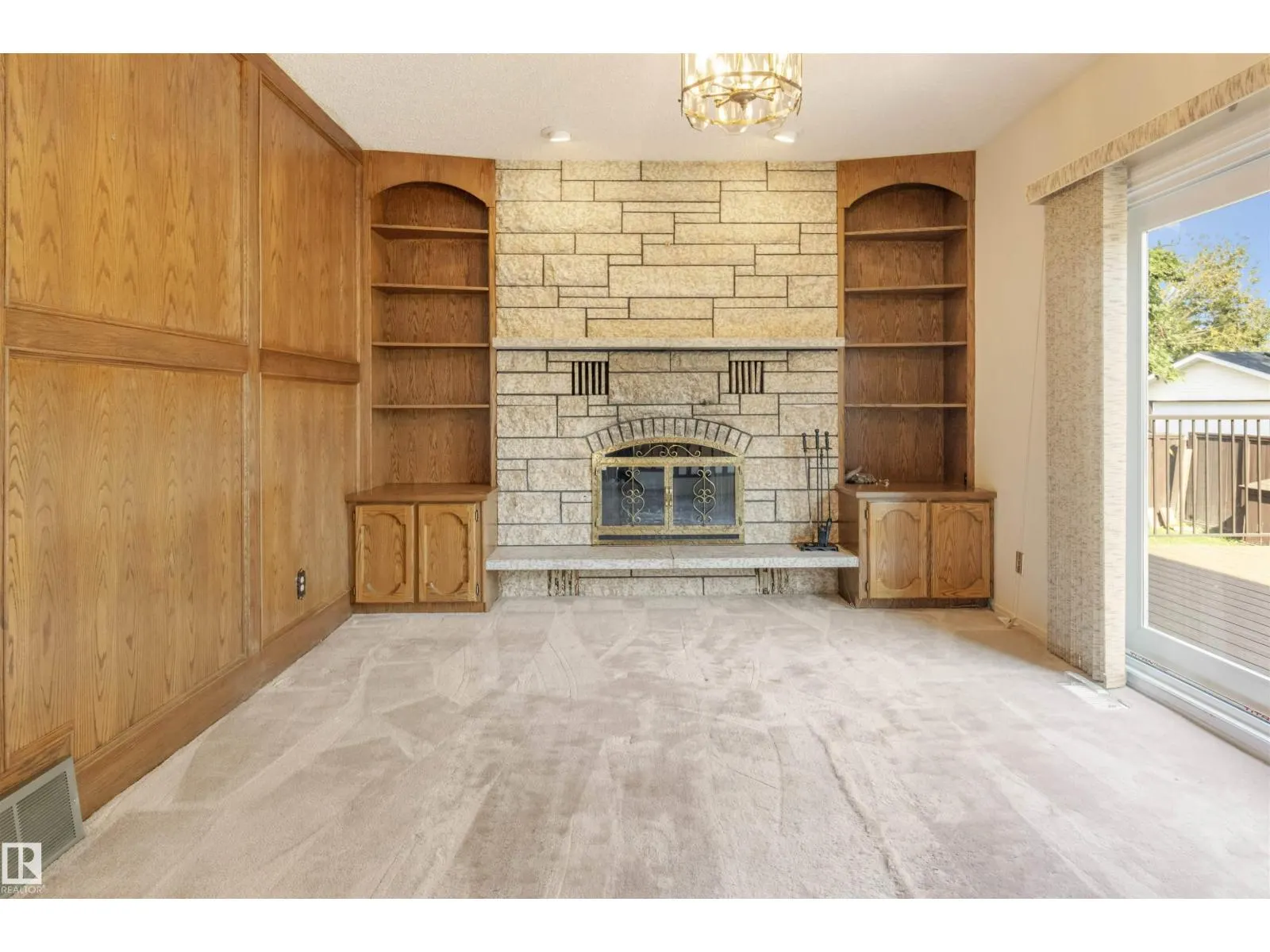 10443 21 AV NW