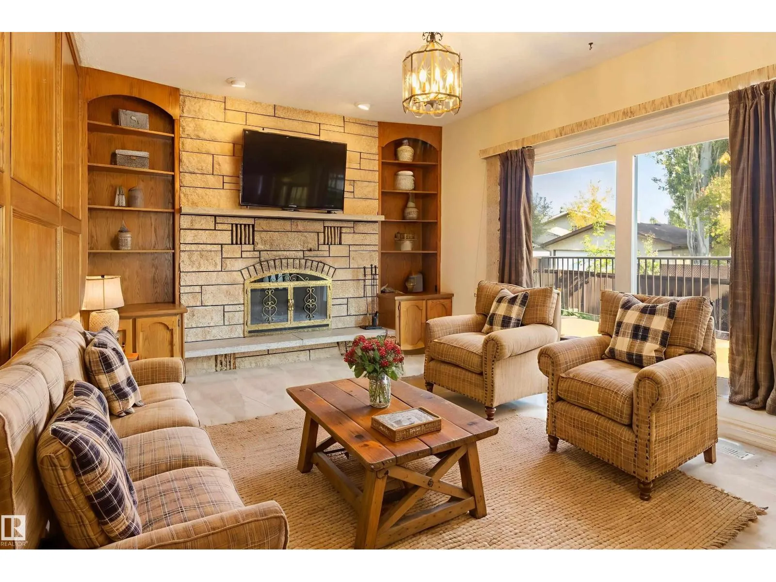 10443 21 AV NW