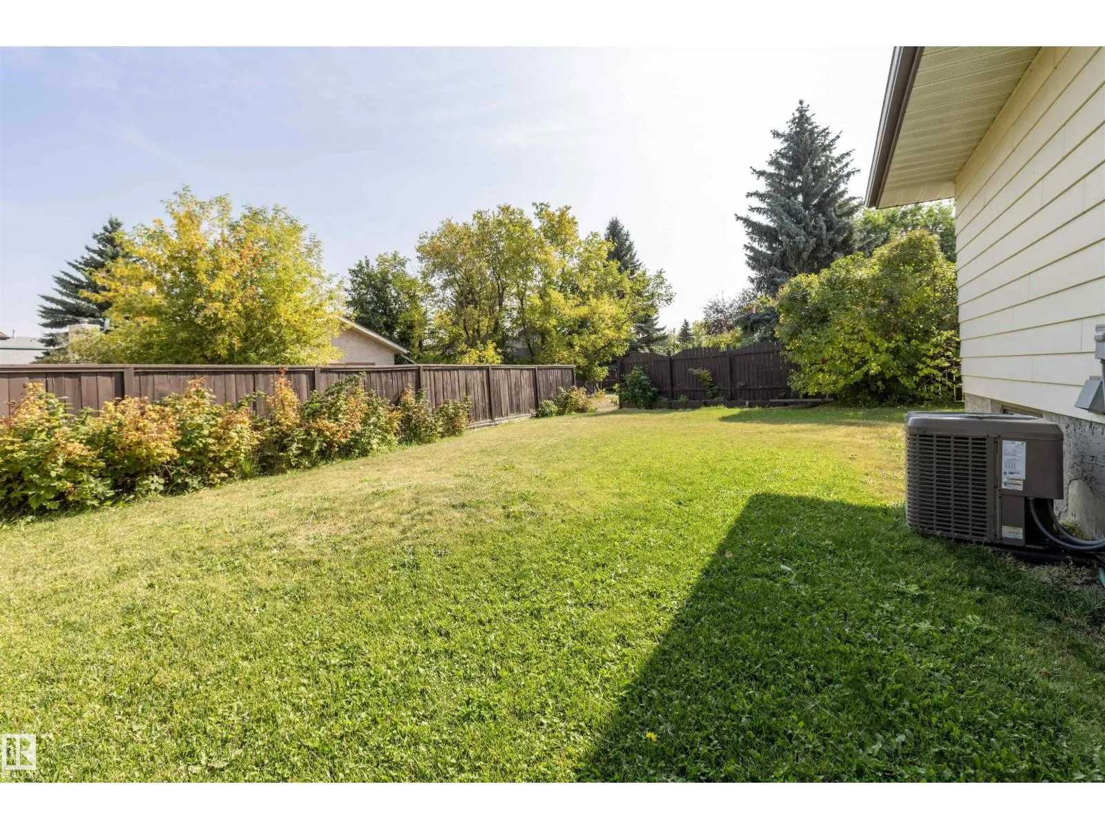 10443 21 AV NW