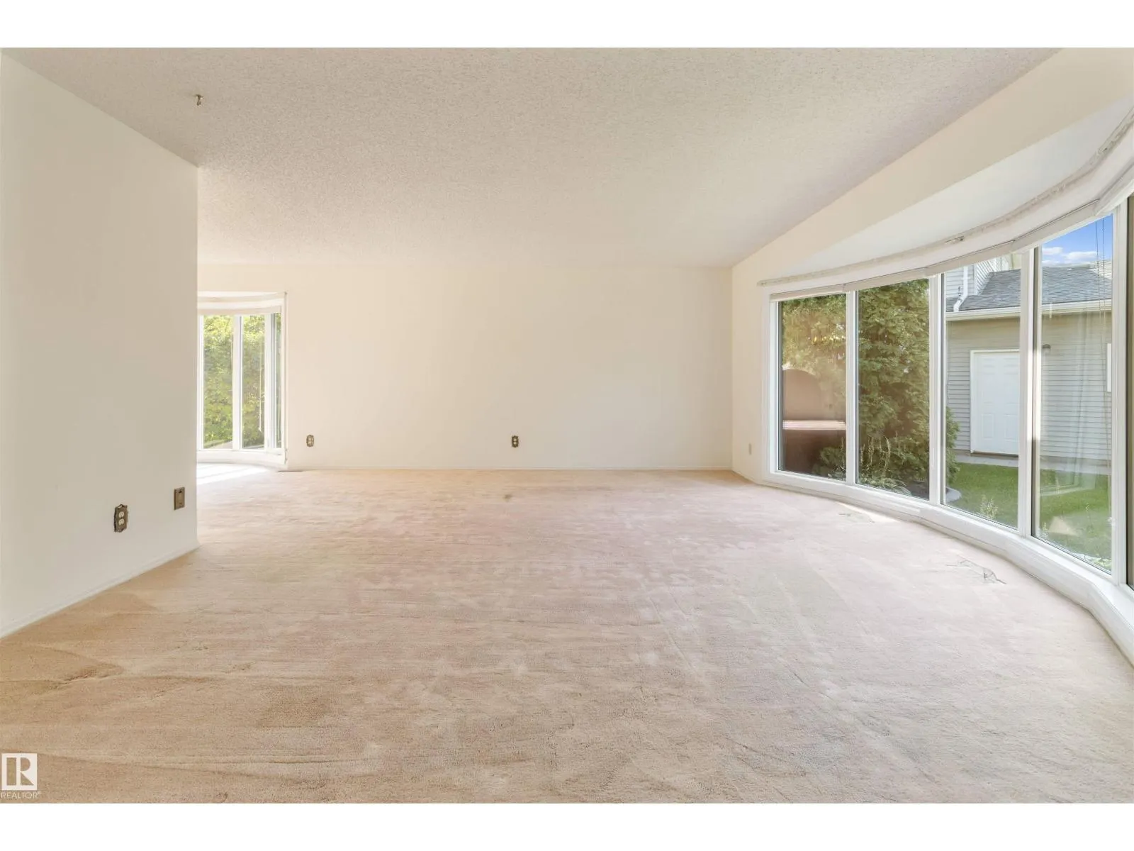10443 21 AV NW