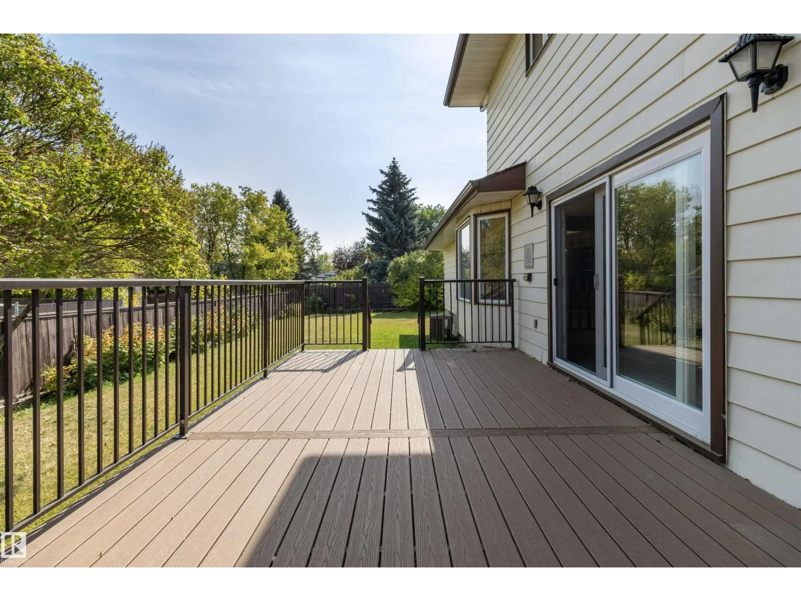10443 21 AV NW