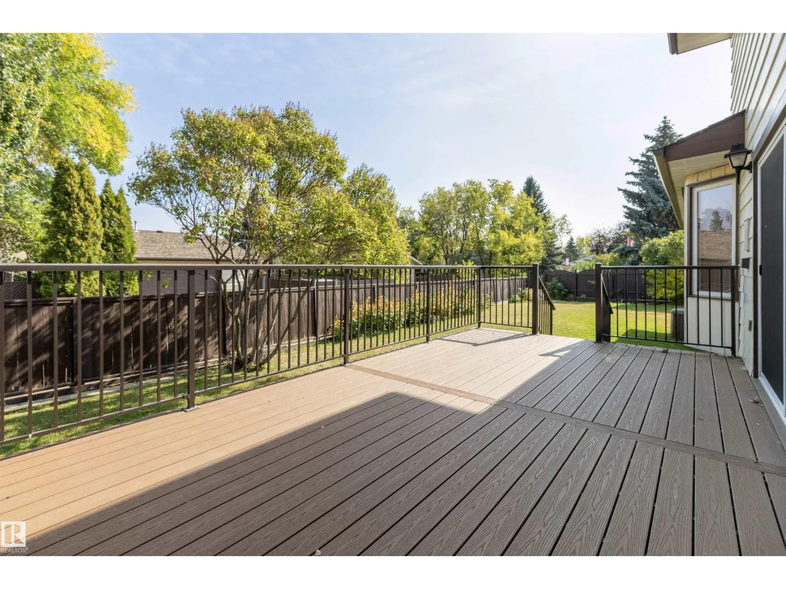 10443 21 AV NW