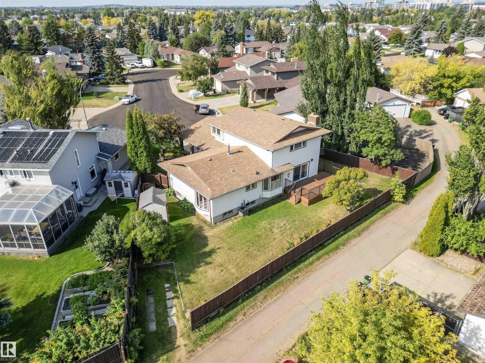 10443 21 AV NW