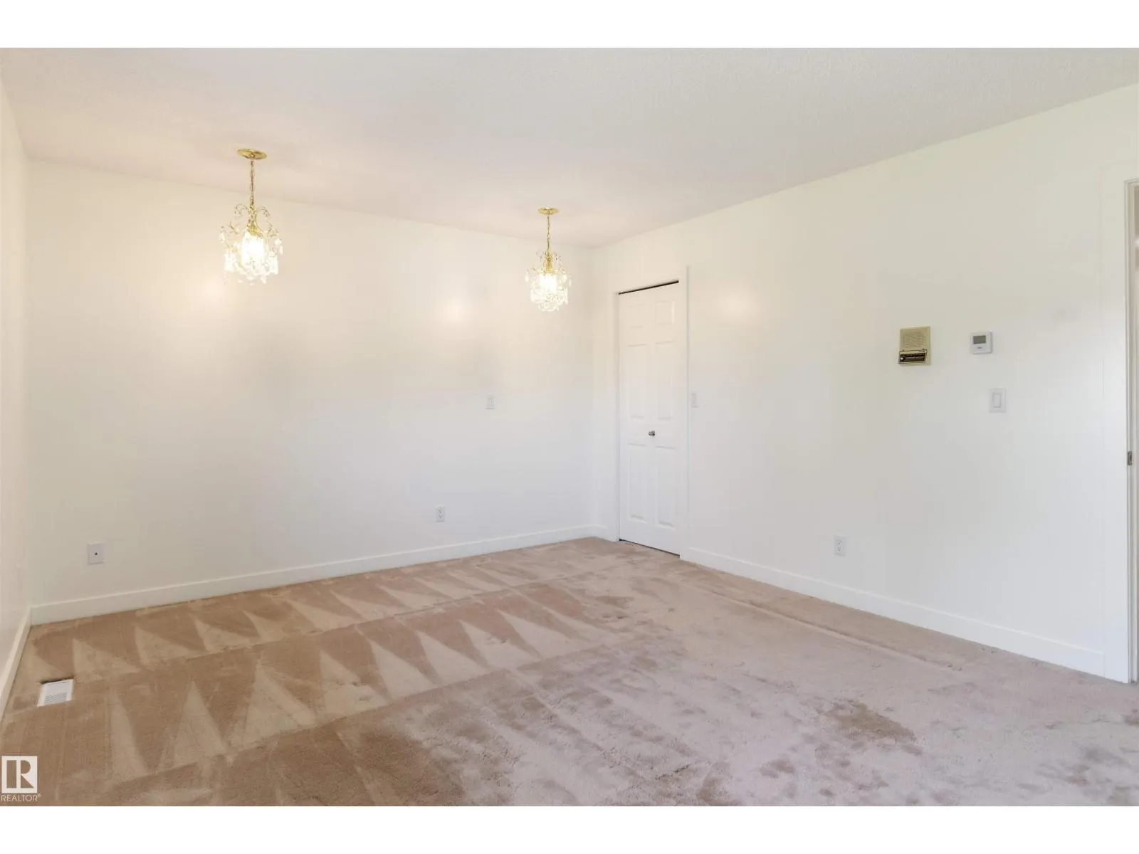 10443 21 AV NW