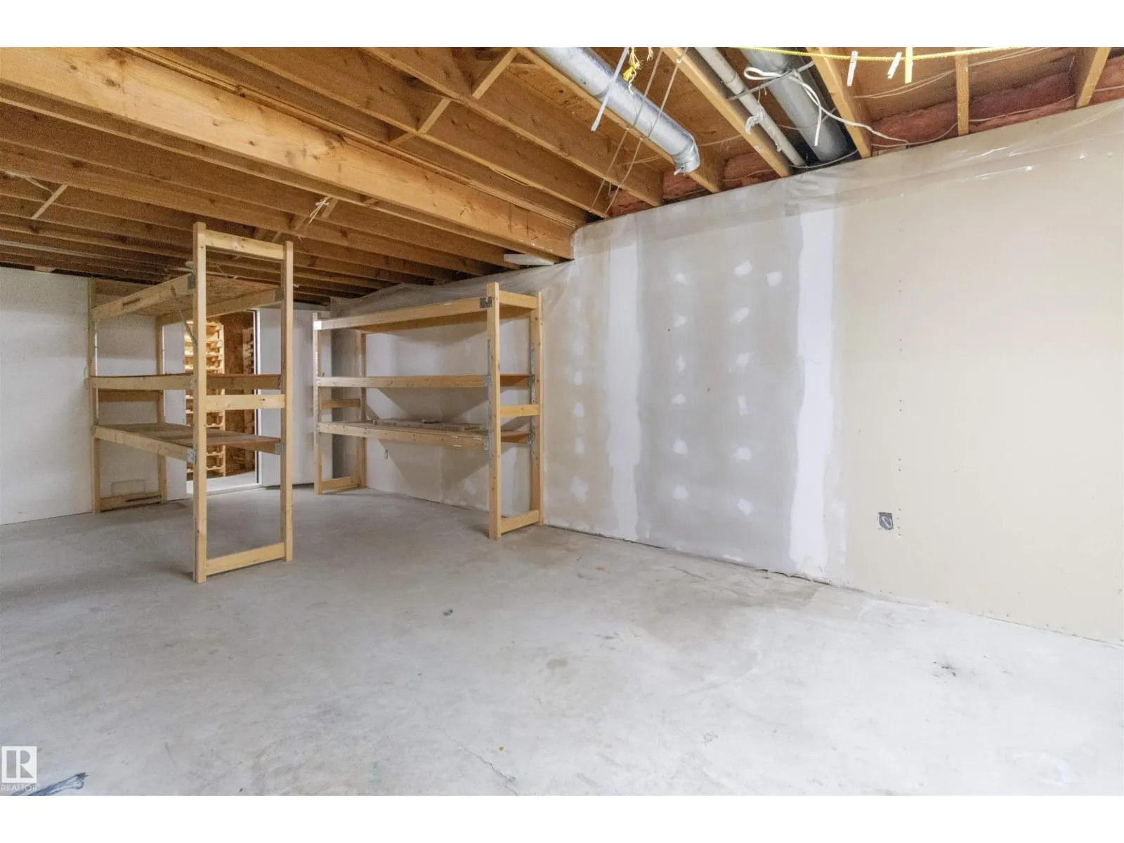 10443 21 AV NW