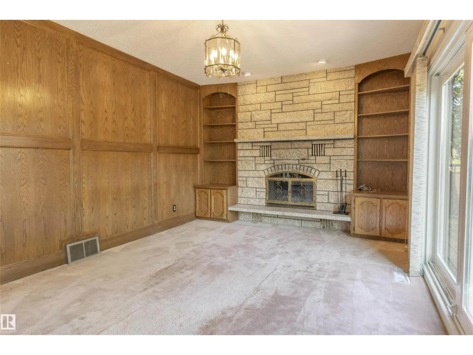 10443 21 AV NW