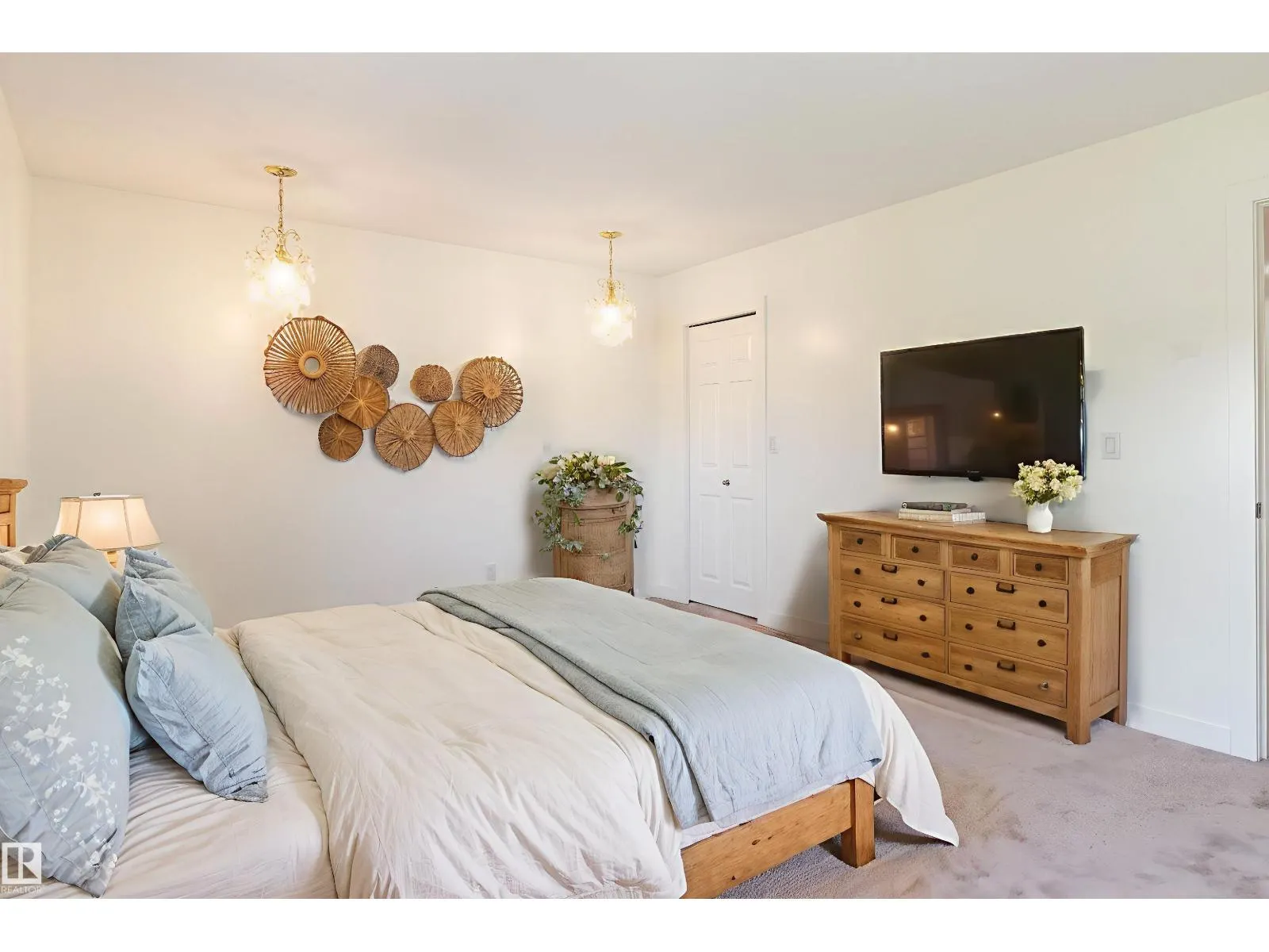 10443 21 AV NW