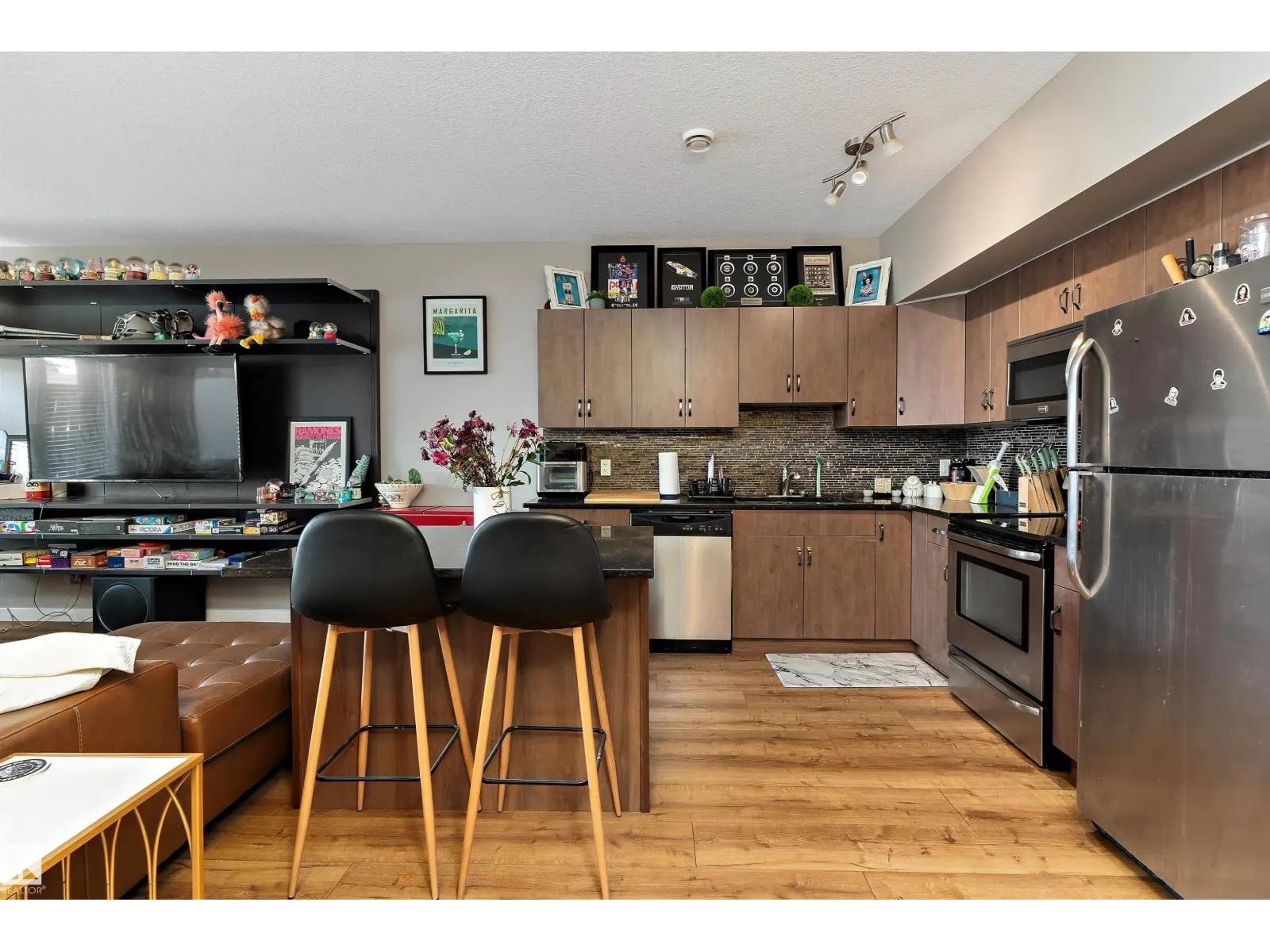 #110 10518 113 ST NW
