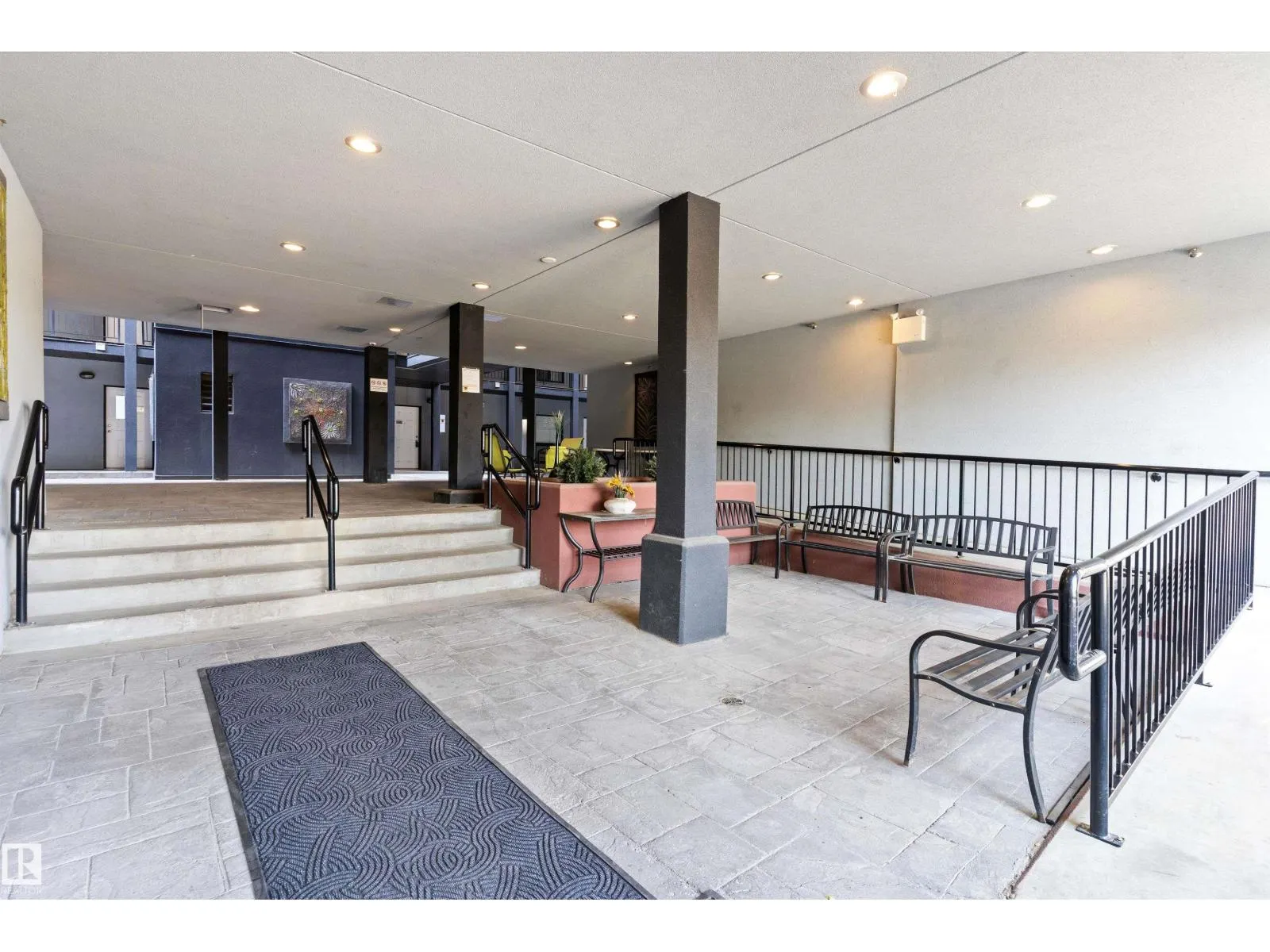 #110 10518 113 ST NW