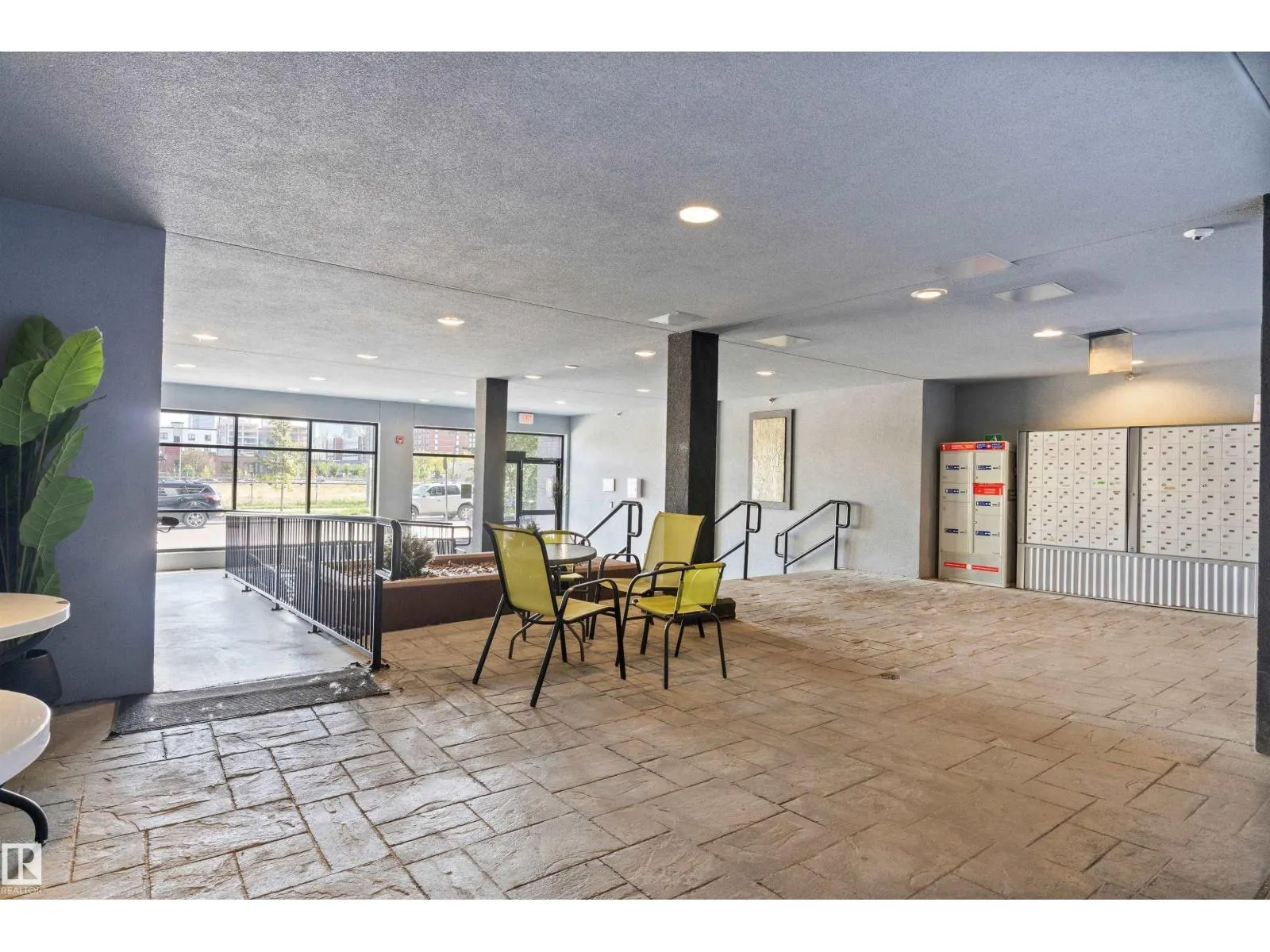 #110 10518 113 ST NW