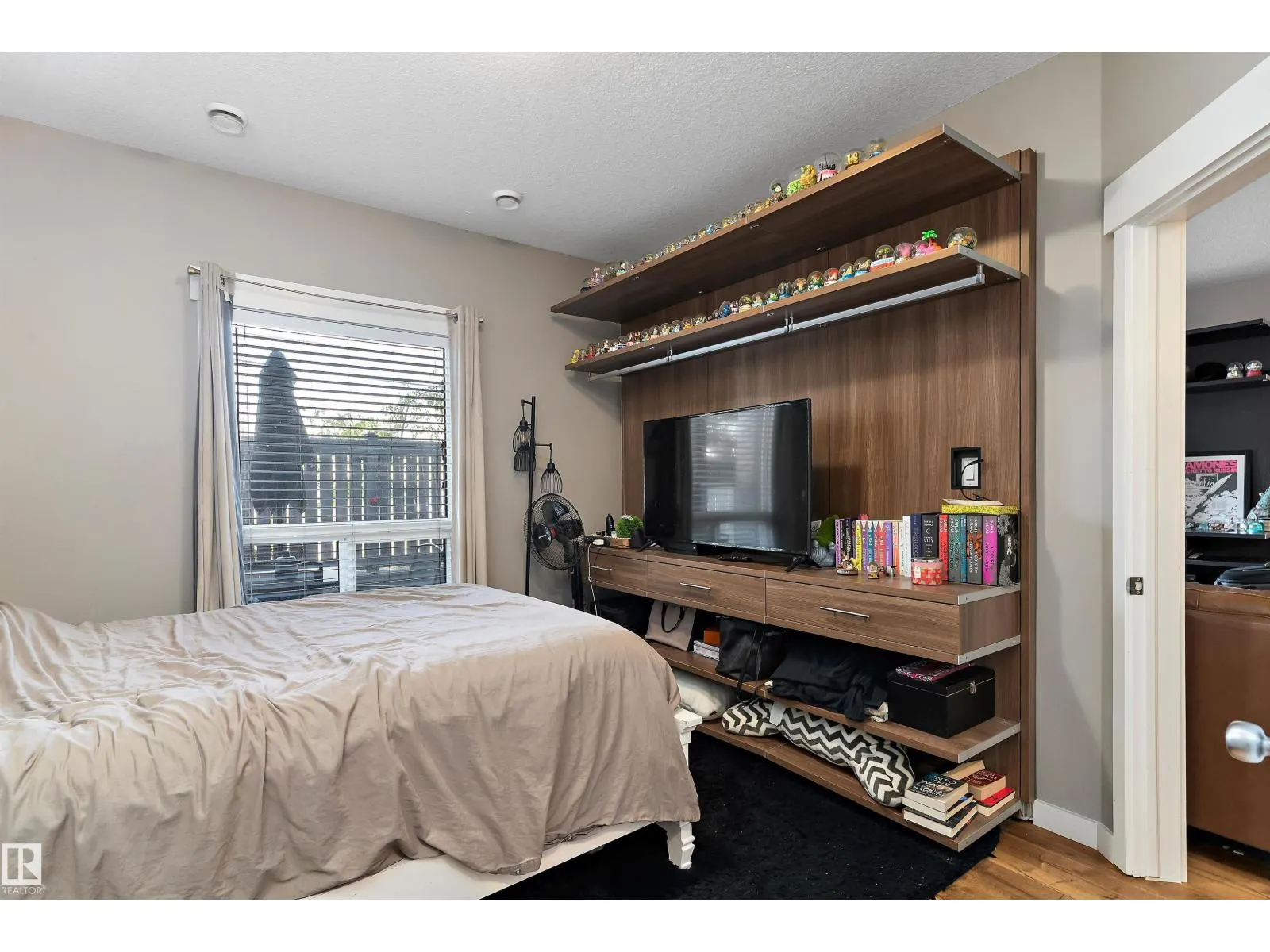 #110 10518 113 ST NW