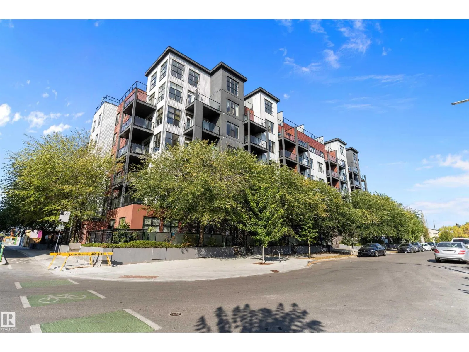 #110 10518 113 ST NW