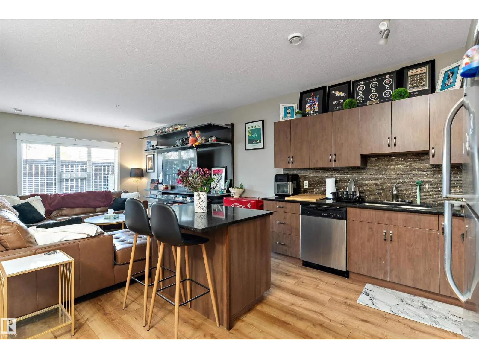 #110 10518 113 ST NW
