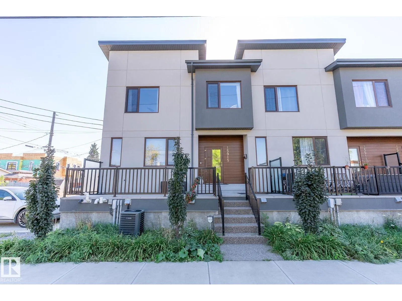 15915 104 AV NW