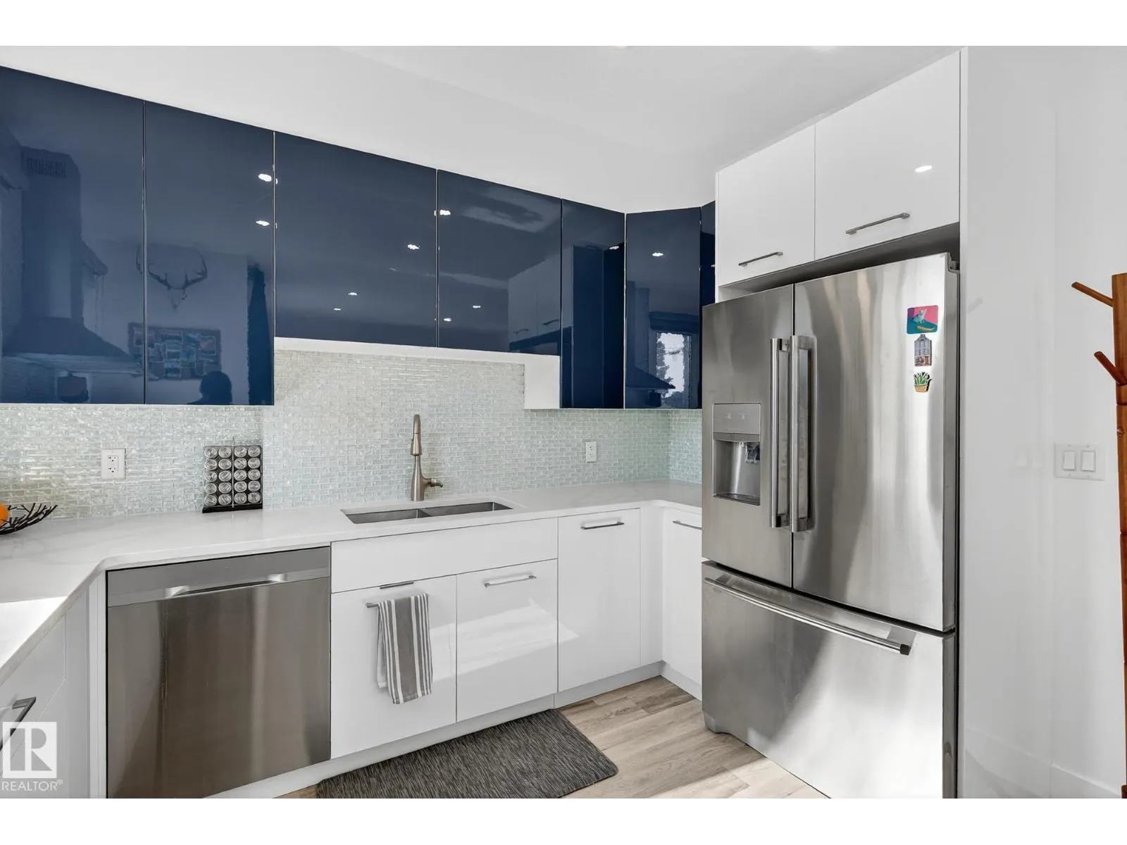 15915 104 AV NW