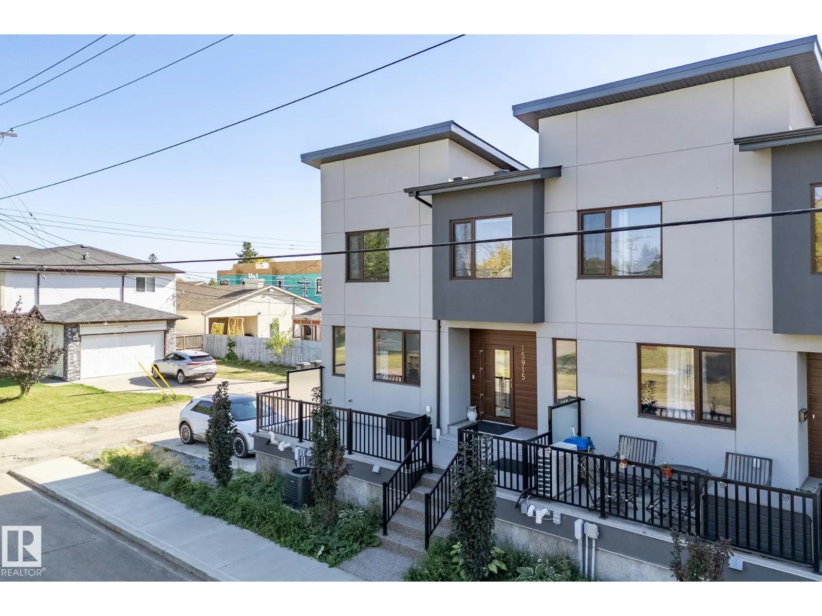 15915 104 AV NW