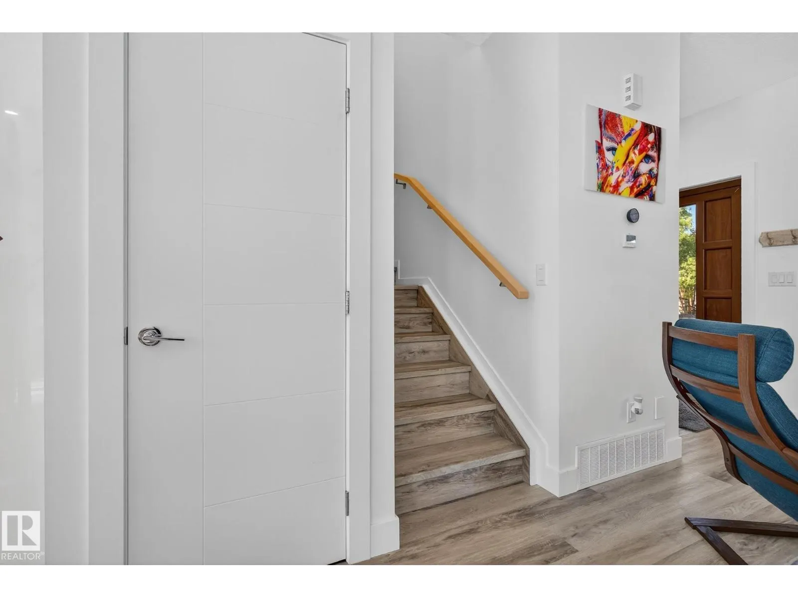 15915 104 AV NW