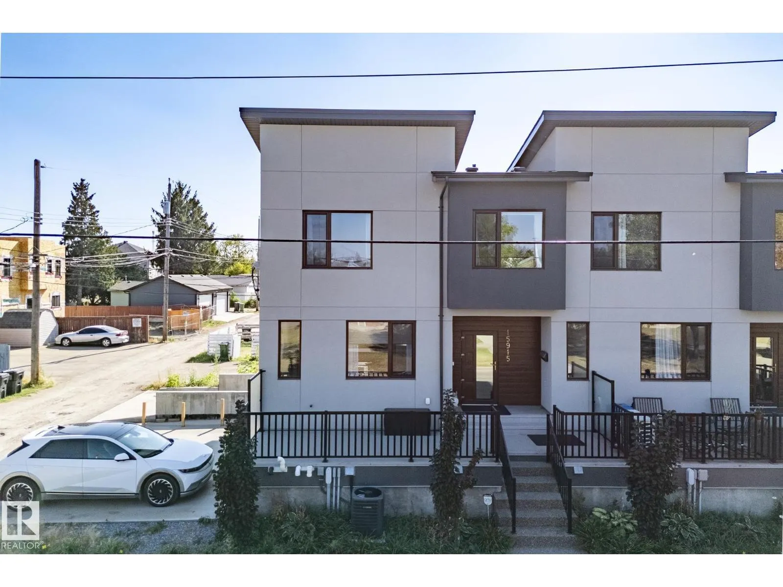 15915 104 AV NW
