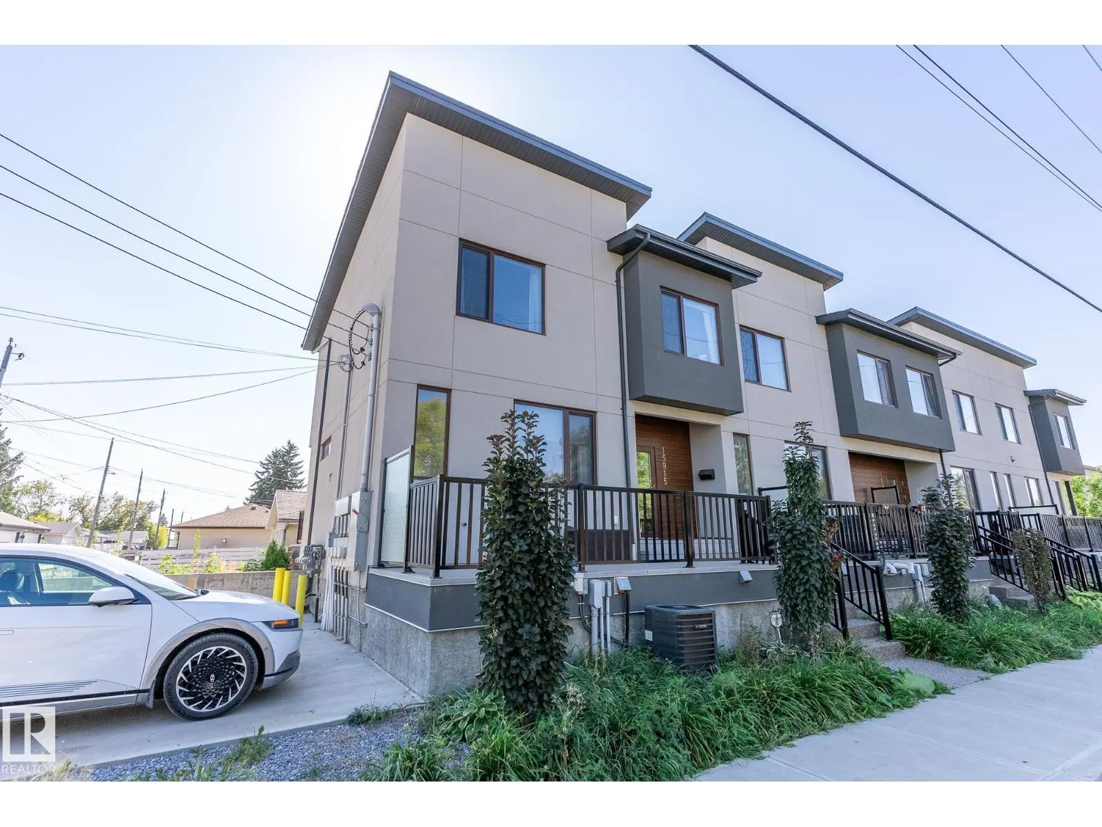 15915 104 AV NW