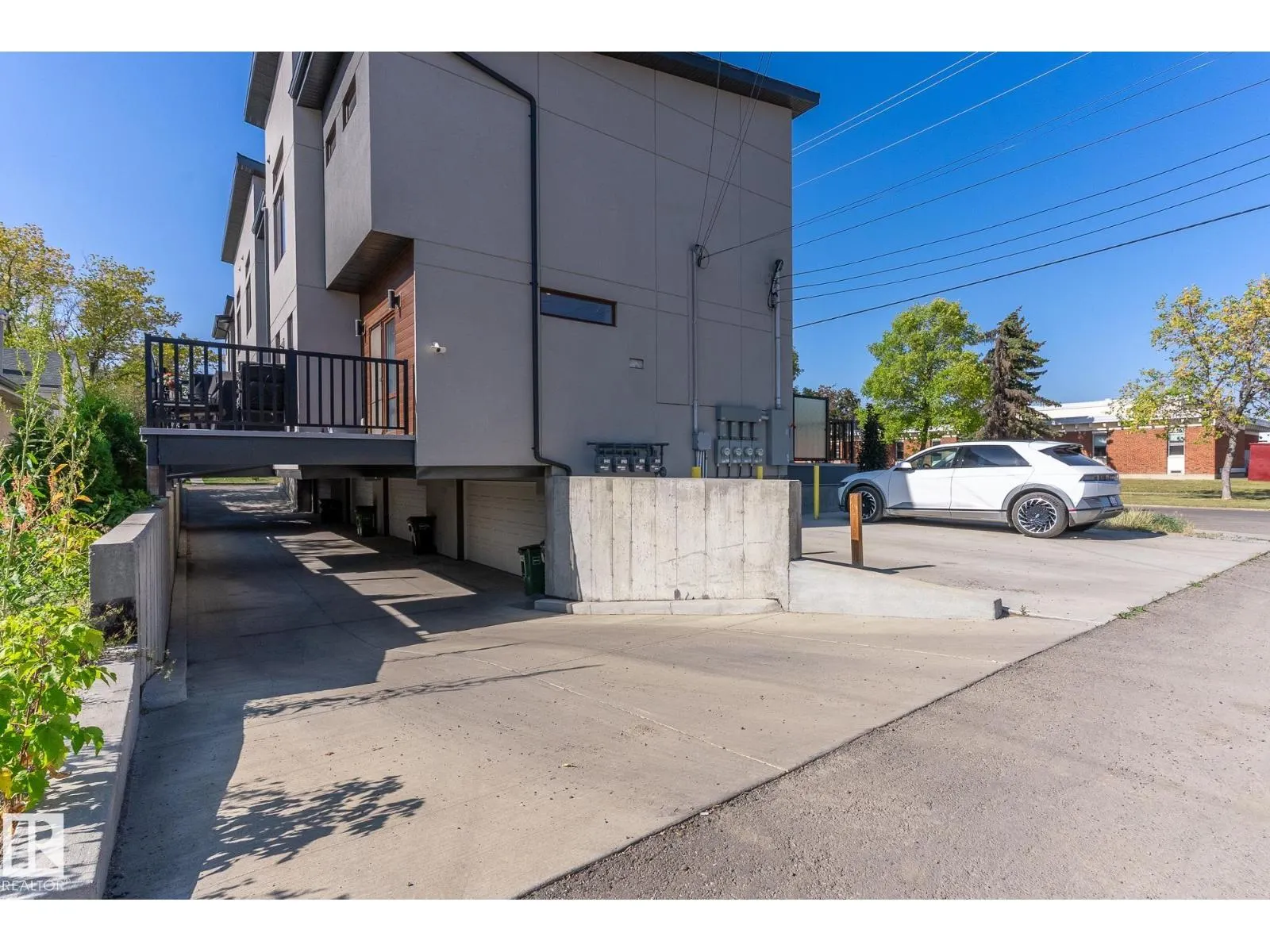 15915 104 AV NW