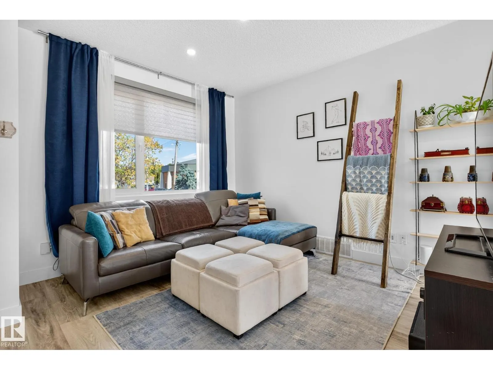 15915 104 AV NW