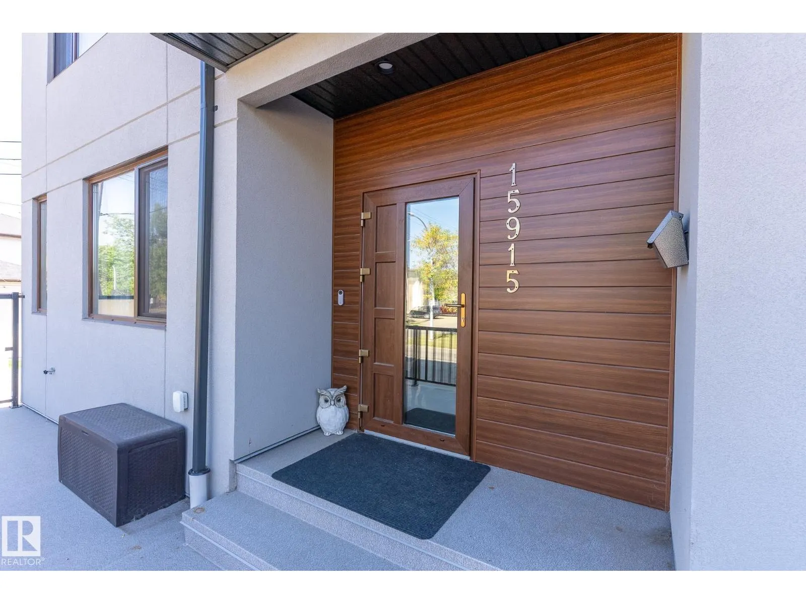15915 104 AV NW