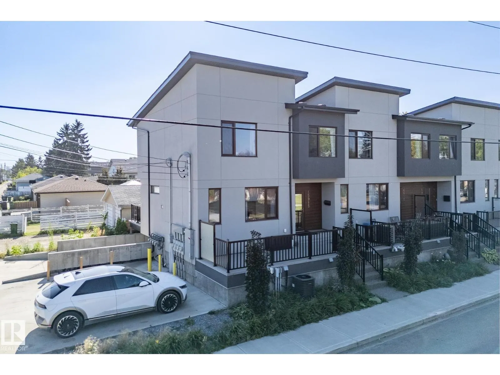 15915 104 AV NW