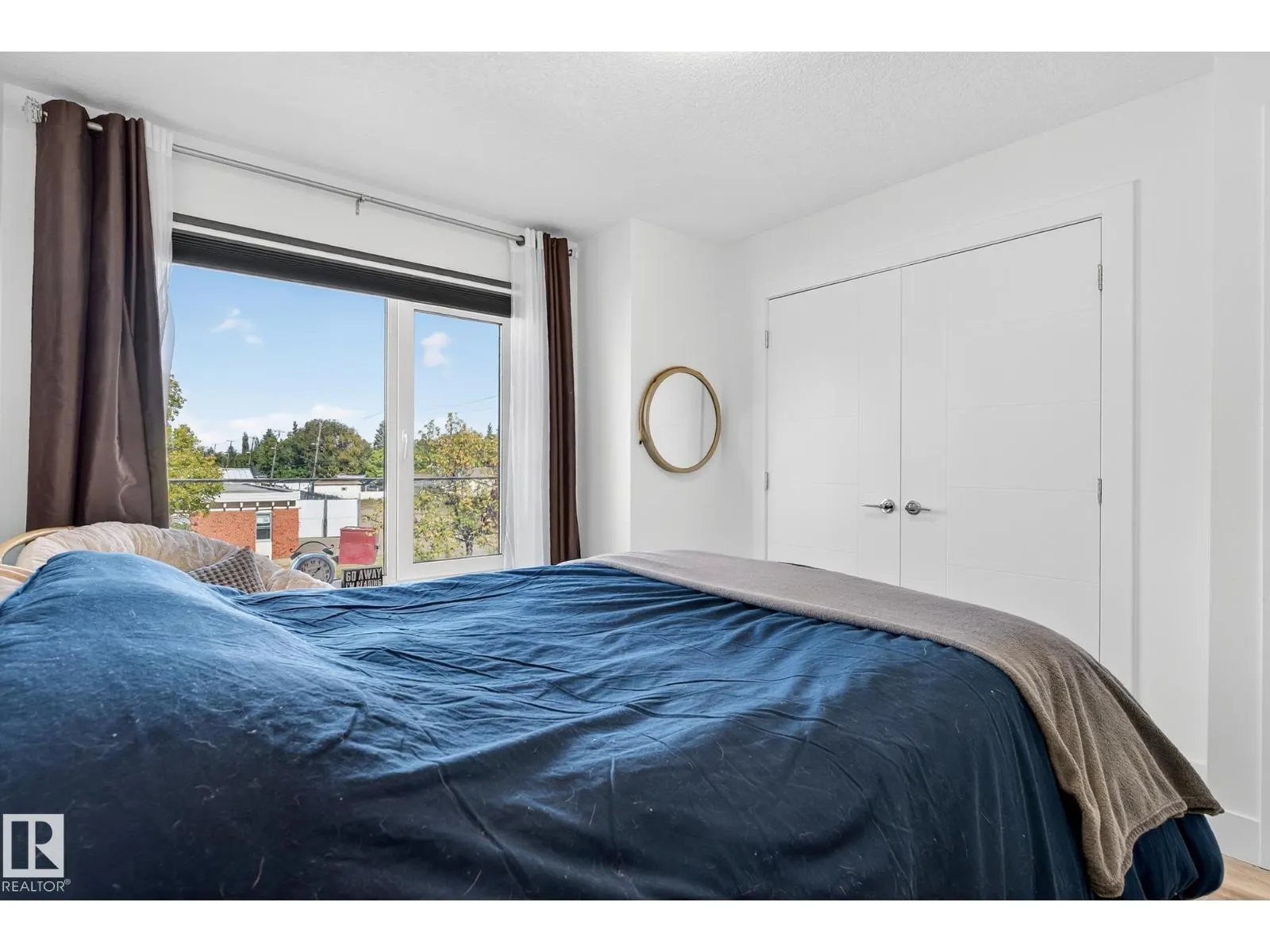 15915 104 AV NW