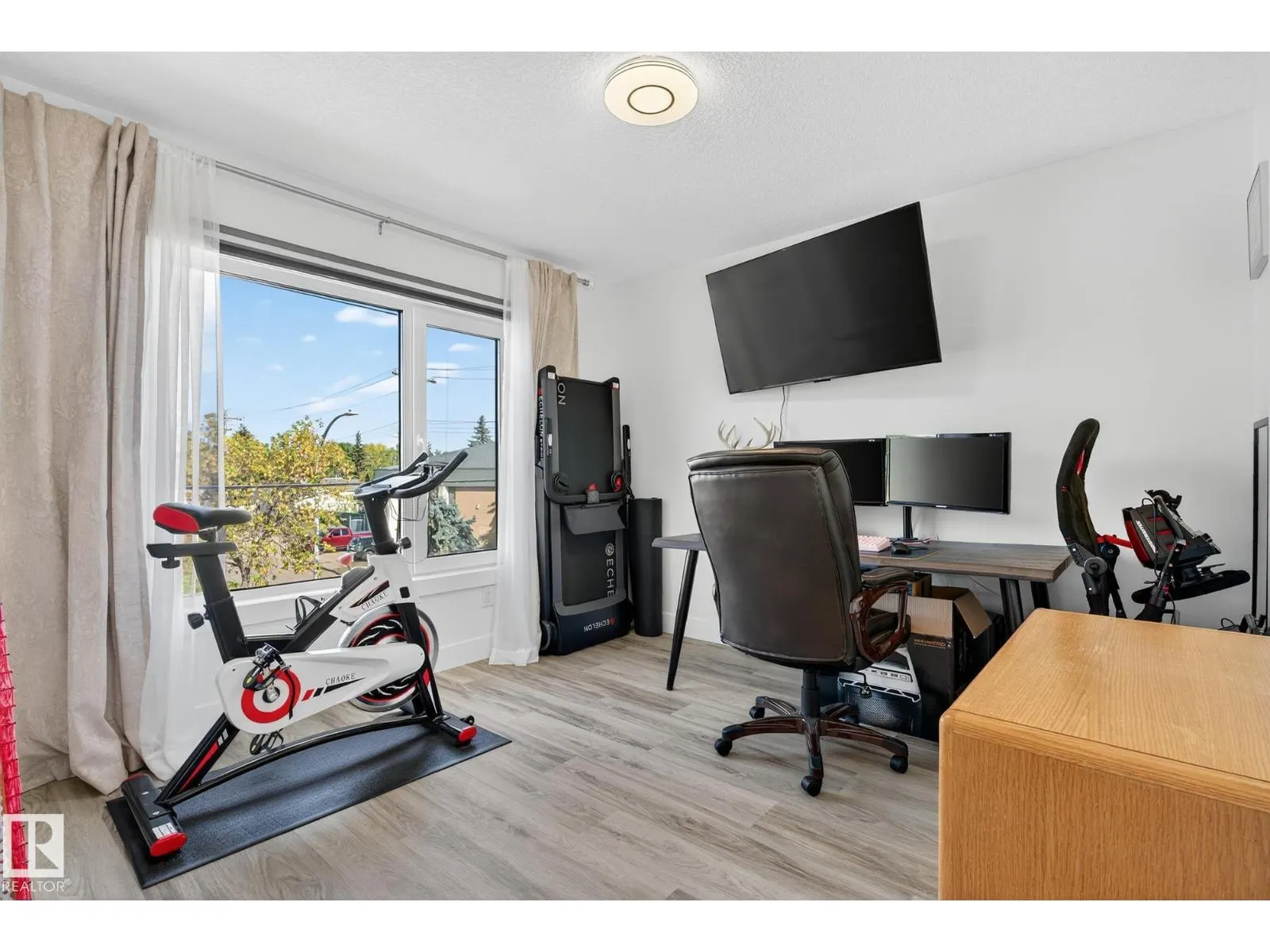 15915 104 AV NW