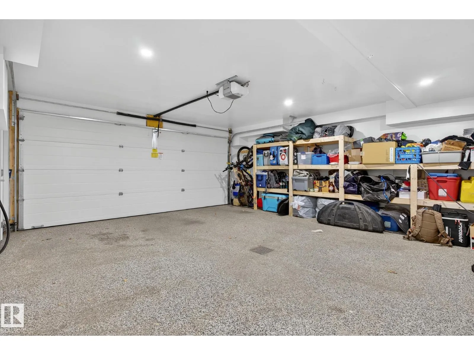15915 104 AV NW