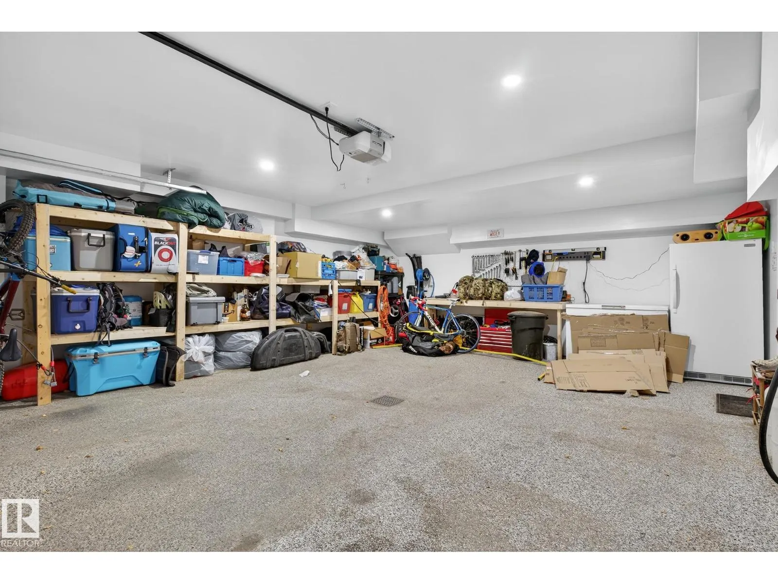 15915 104 AV NW