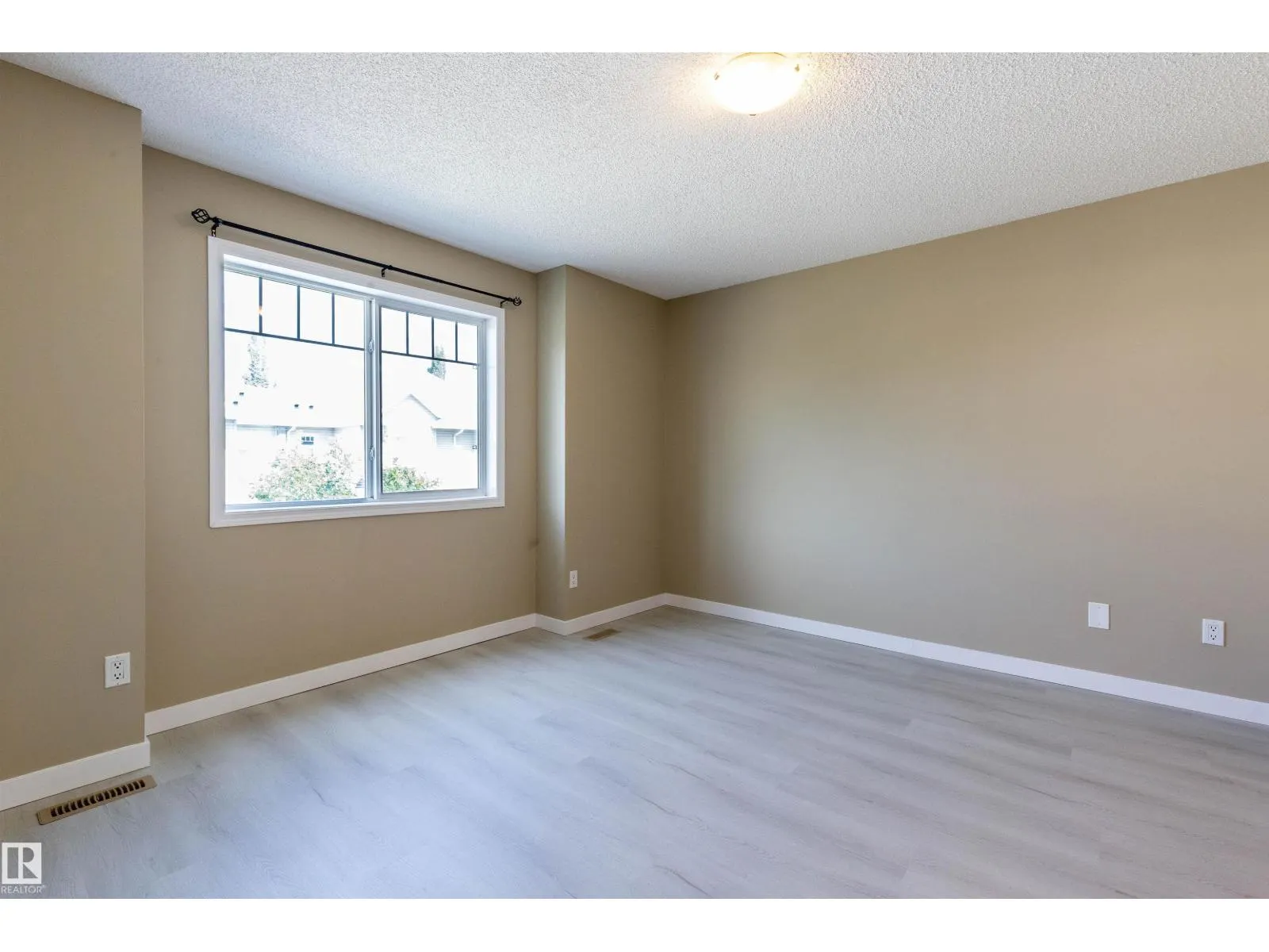 #116 5001 62 ST