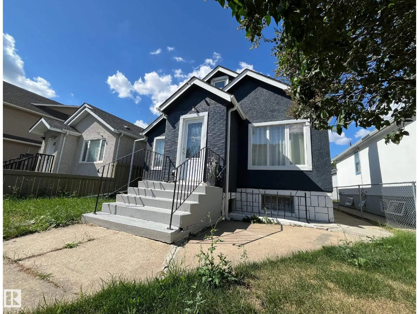 9638 106 AV NW