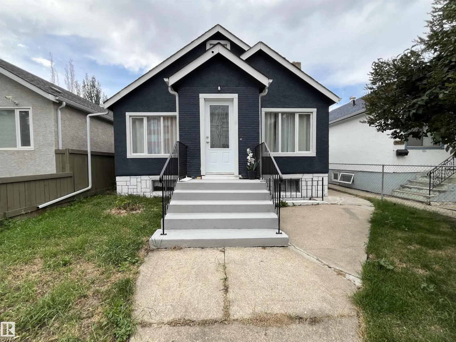 9638 106 AV NW