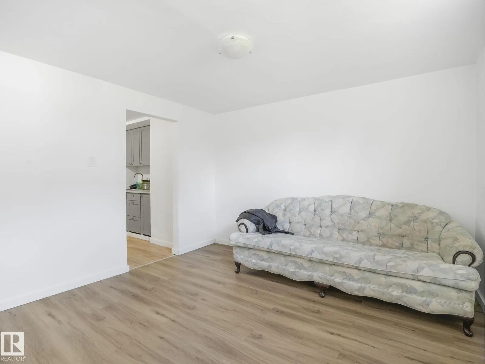 9638 106 AV NW