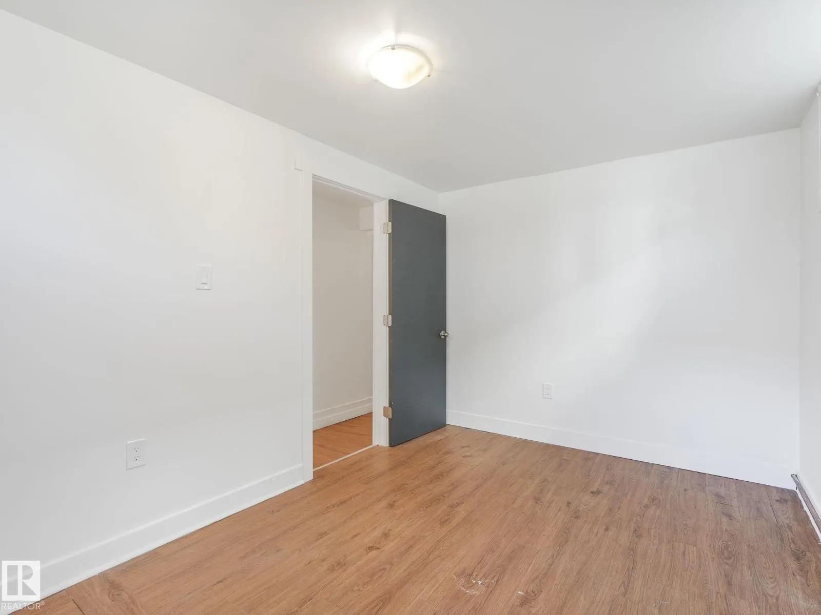 9638 106 AV NW