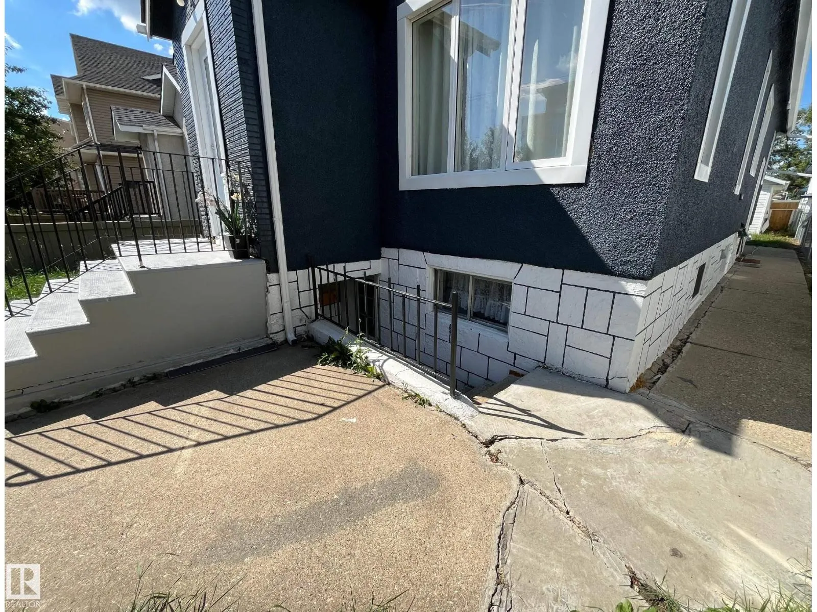 9638 106 AV NW