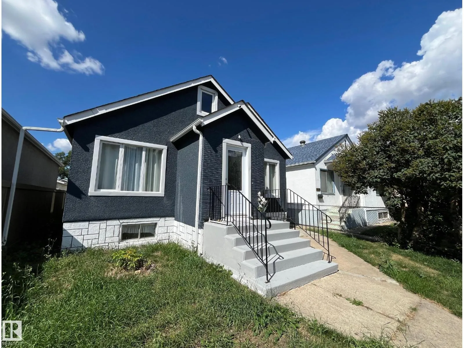 9638 106 AV NW