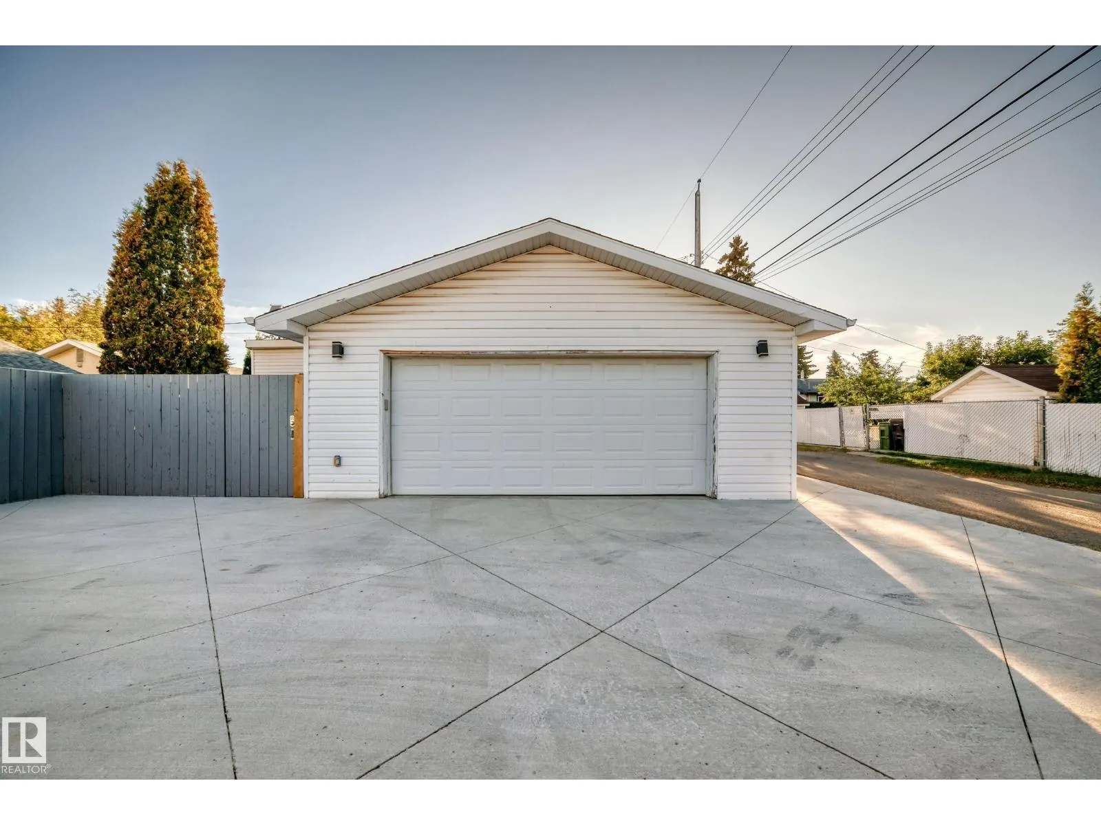 8811 130A AV NW