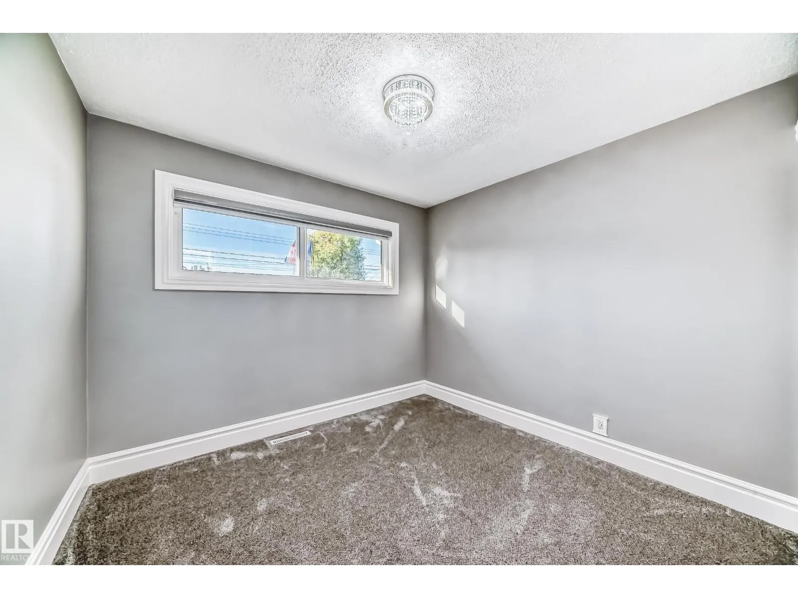 8811 130A AV NW