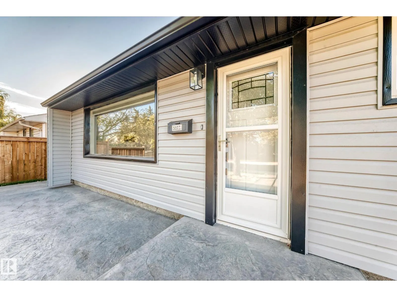 8811 130A AV NW