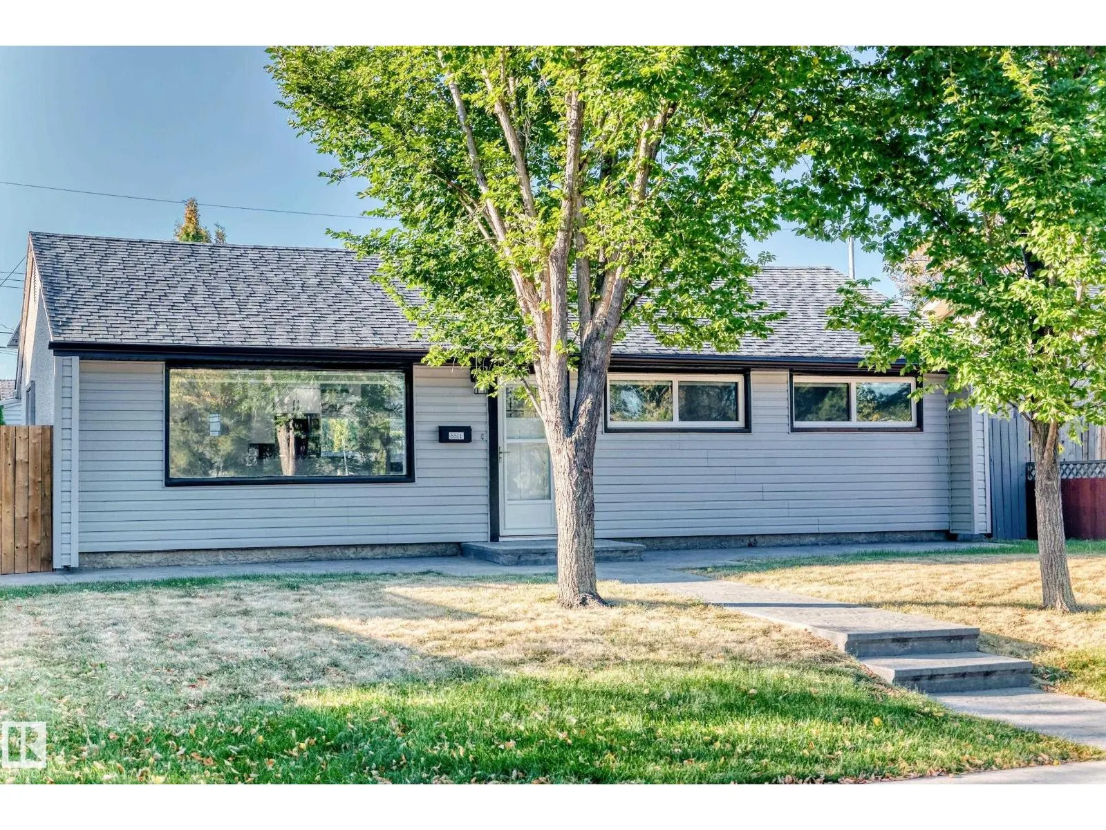 8811 130A AV NW