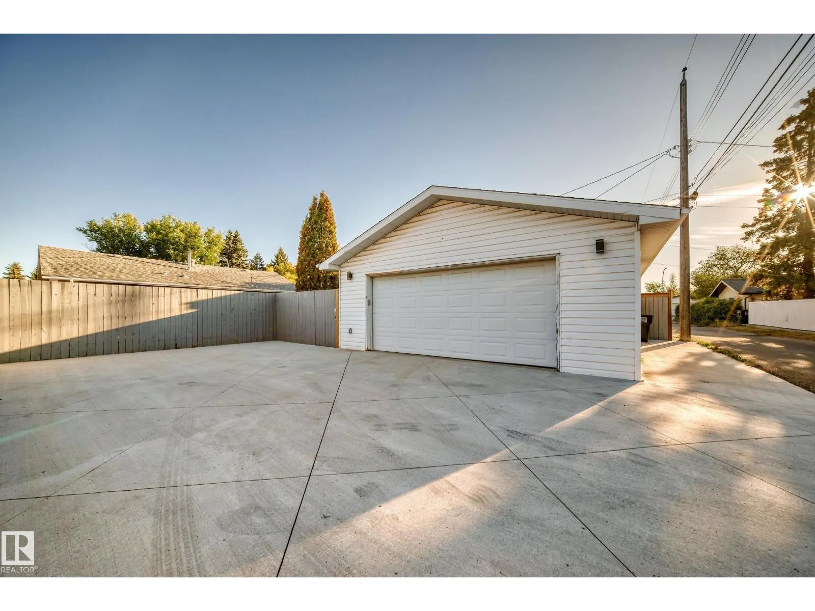 8811 130A AV NW