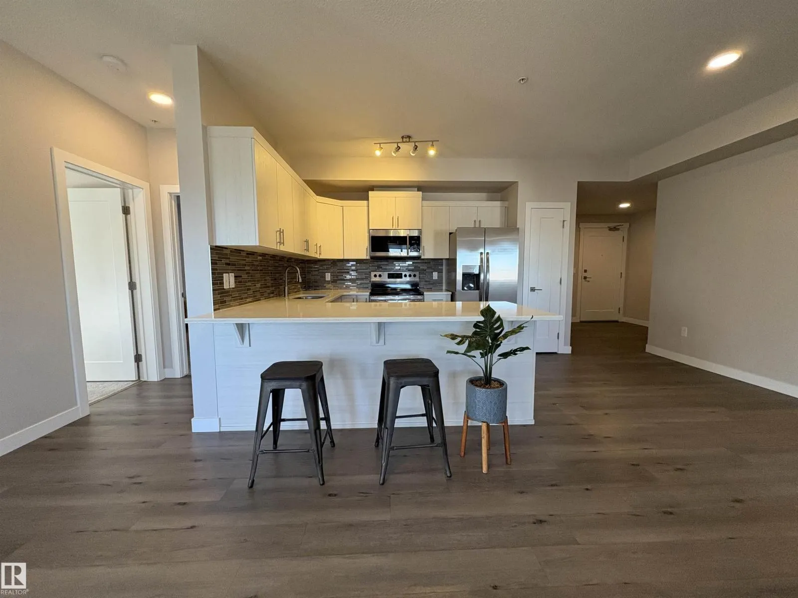 #307 560 GRIESBACH PARADE PR NW