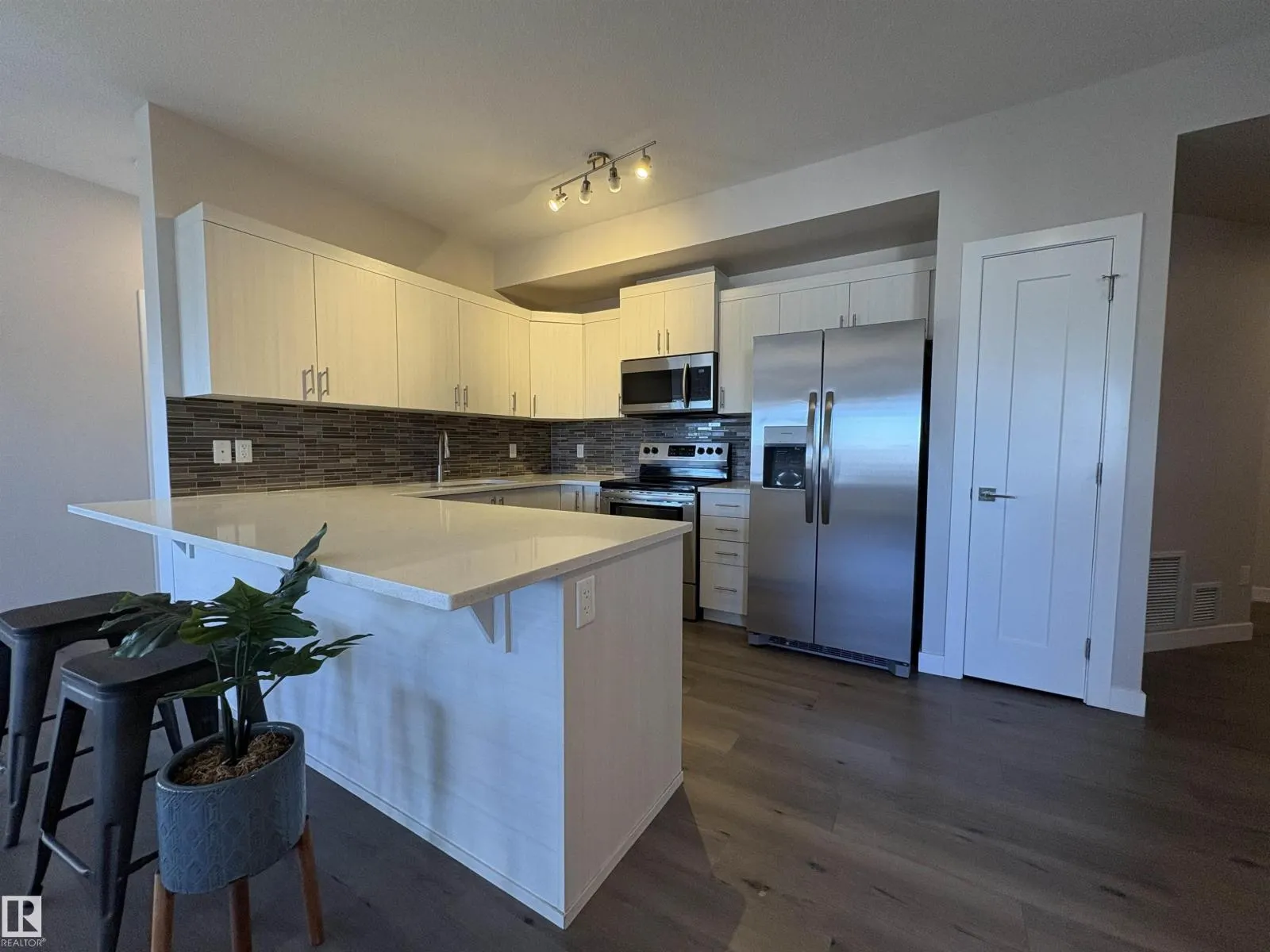 #307 560 GRIESBACH PARADE PR NW