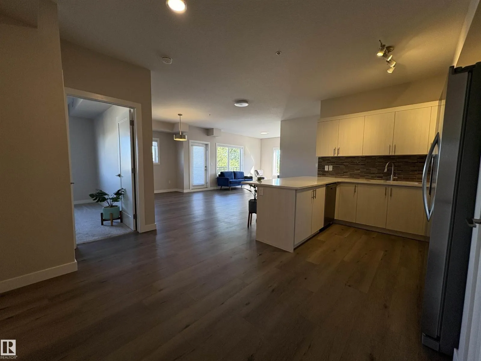 #307 560 GRIESBACH PARADE PR NW